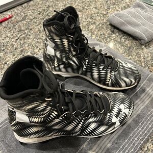 Used under armor 6.5 boys football cleats